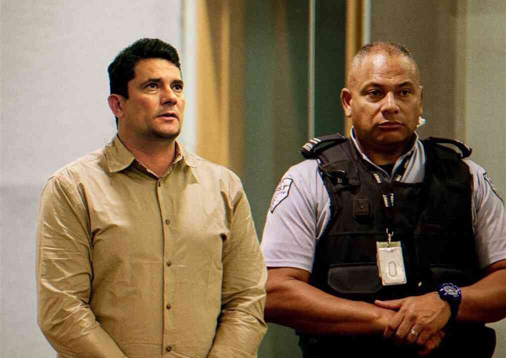 Sergio Moro foi interrogado sob suspeita de enriquecimento ilícito. Mais um escândalo de corrupção ou um caminho legítimo para o dinheiro? Confira por si mesmo!